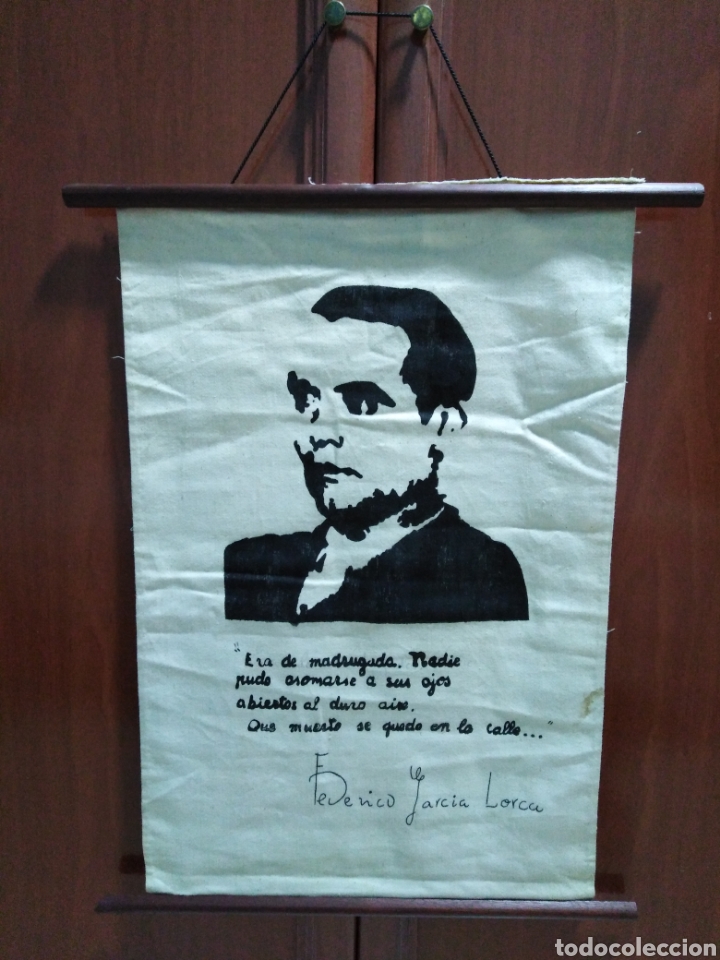 Collectionnisme: Pergamino en tela con filo de madera ( Garc&iacute;a lorca con poema )