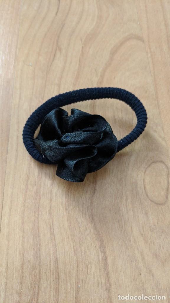 Collecting: GOMA PELO CON FLOR