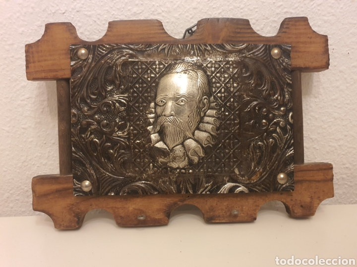 Coleccionismo: cuadro madera metal de cervantes - Foto 1