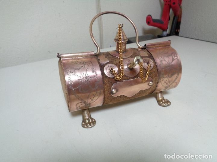 Coleccionismo: cantaro levantino a base de corcho y bronce - Foto 1