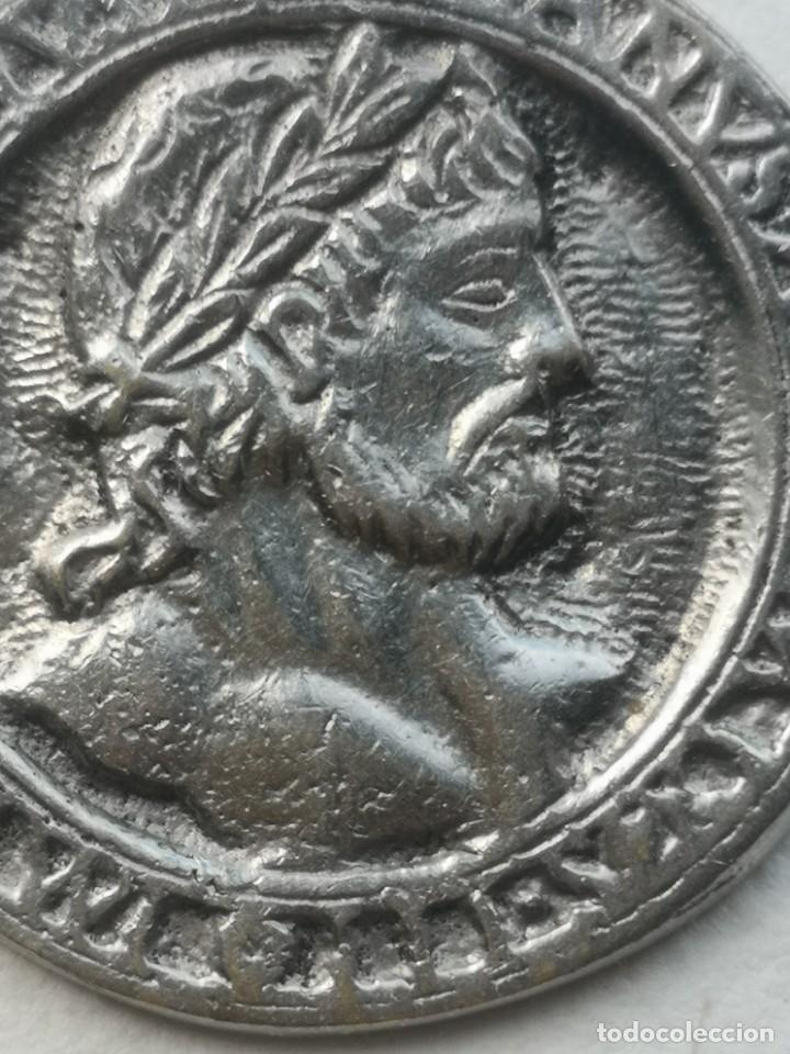 Coleccionismo: Botones antiguos tipo moneda romana - Foto 3