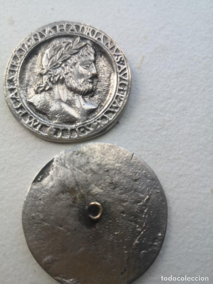Coleccionismo: Botones antiguos tipo moneda romana - Foto 7