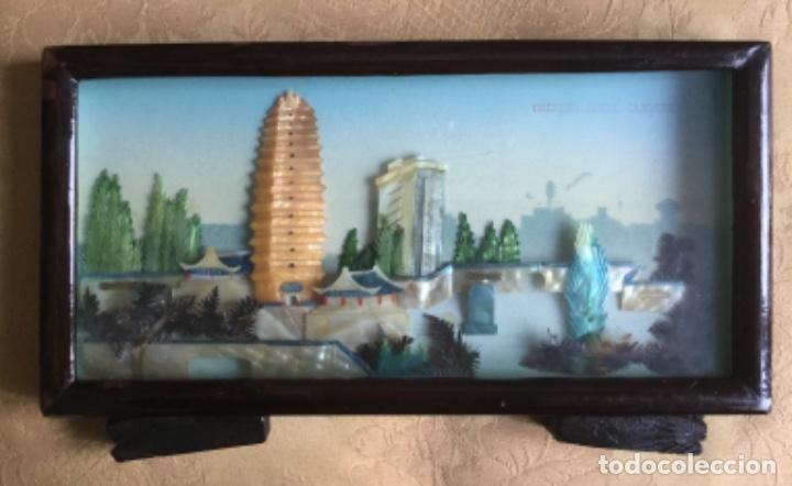 Coleccionismo: ANTIGUO CUADRO CHINO DE DIFERENTES COLORES DE NACAR DIORAMA A&Ntilde;OS 50