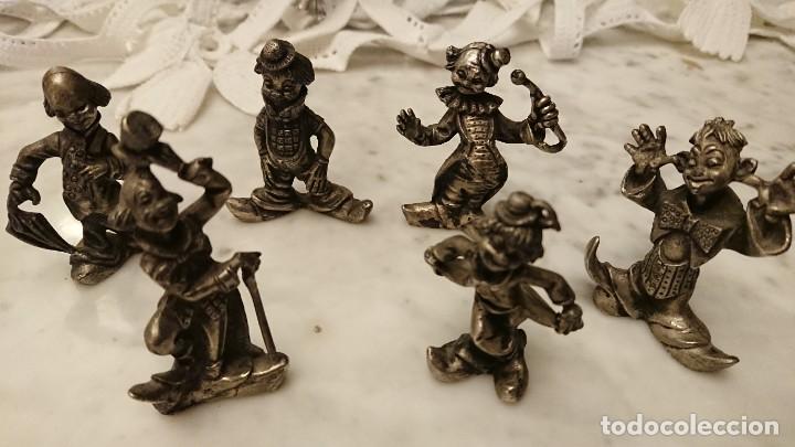 Coleccionismo: SEIS PAYASOS METAL PLATEADO - Foto 1