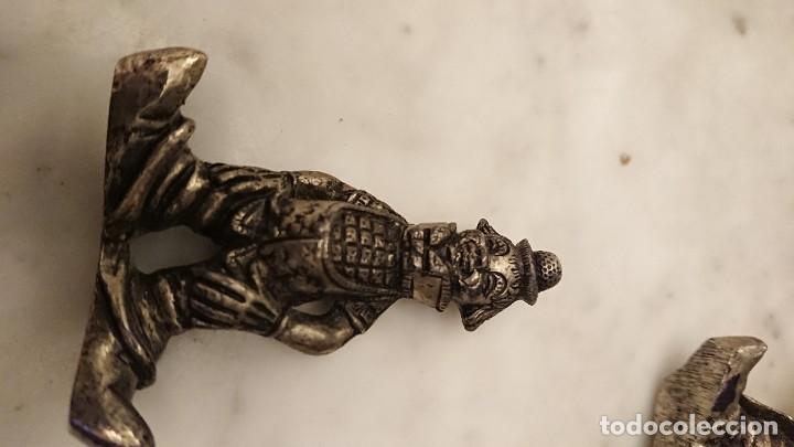 Coleccionismo: SEIS PAYASOS METAL PLATEADO - Foto 3