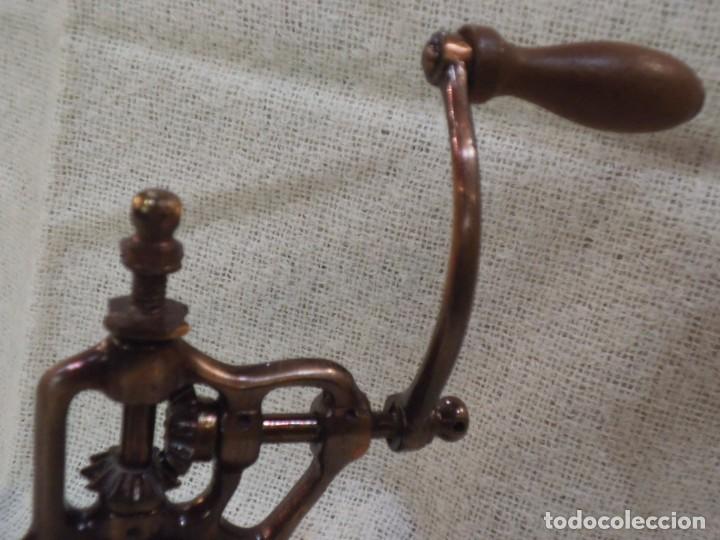Coleccionismo: MOLINILLO METAL ( PLOMIZO COBREADO ) - Foto 7