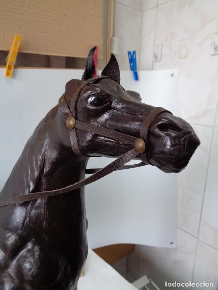 Collecting: &iexcl;&iexcl; CABALLO EQUITACION : PAPEL MACHE - OJOS CRISTAL Y PIEL. CIRCA-1930.. !!
