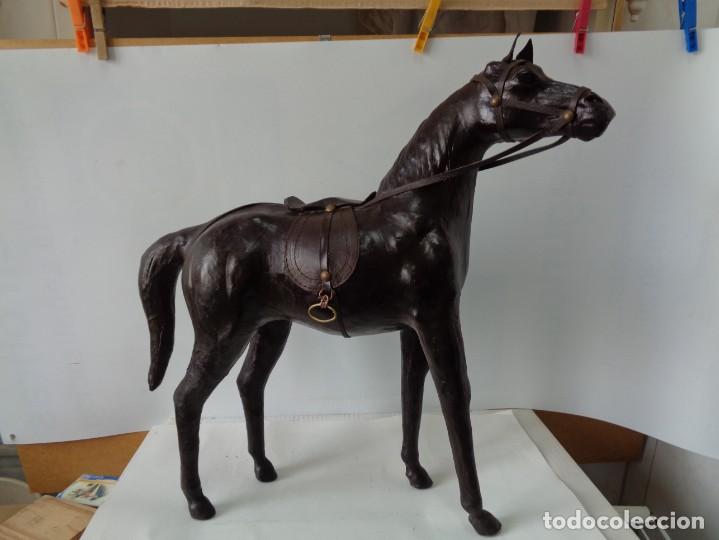 Colecionismo: &iexcl;&iexcl; CABALLO EQUITACION : PAPEL MACHE - PIEL- OJOS CRISTAL.CIRCA-(1930..).! Estant.