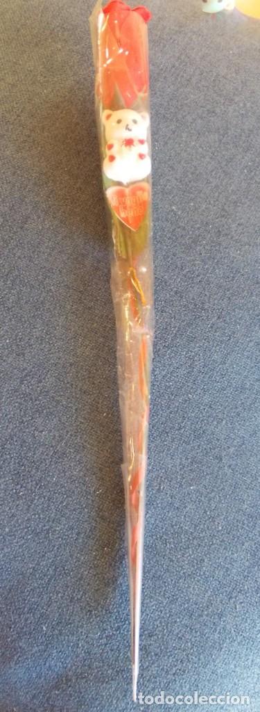 Coleccionismo: Rosa artificial con osito - Foto 1