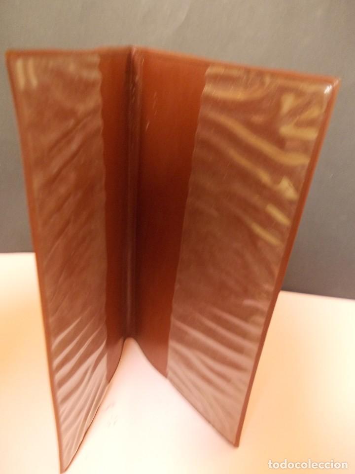 Coleccionismo: funda de libreta de la Caja ahorros de Pontevedra - Foto 3