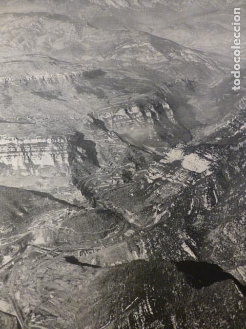 Coleccionismo: ALTO VALLE DEL LLOBREGAT BARCELONA VISTA AEREA ANTIGUA LAMINA HUECOGRABADO
