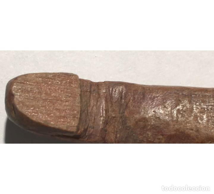 Coleccionismo: GANCHILLO DE MADERA antiguo, con la punta rota - Foto 3