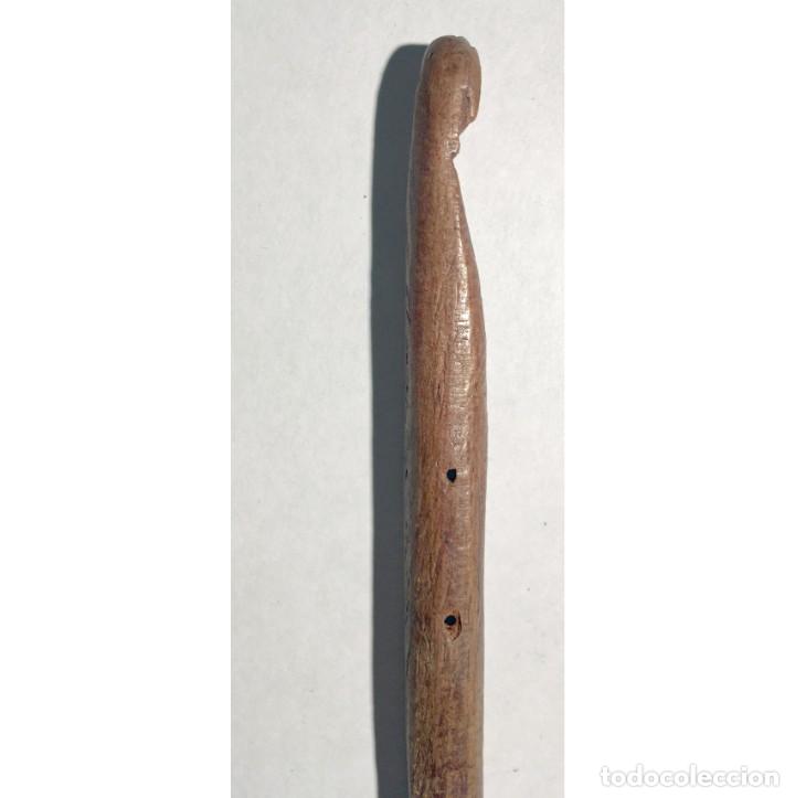 Coleccionismo: GANCHILLO DE MADERA antiguo, con la punta rota - Foto 4