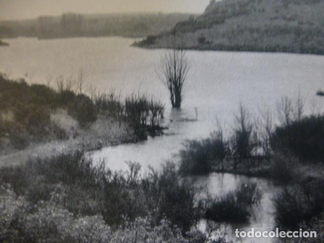 Colecionismo: CALZADA DE CALATRAVA CIUDAD REAL EMBALSE DEL RIO FRESNEDA ANTIGUA LAMINA HUECOGRABADO