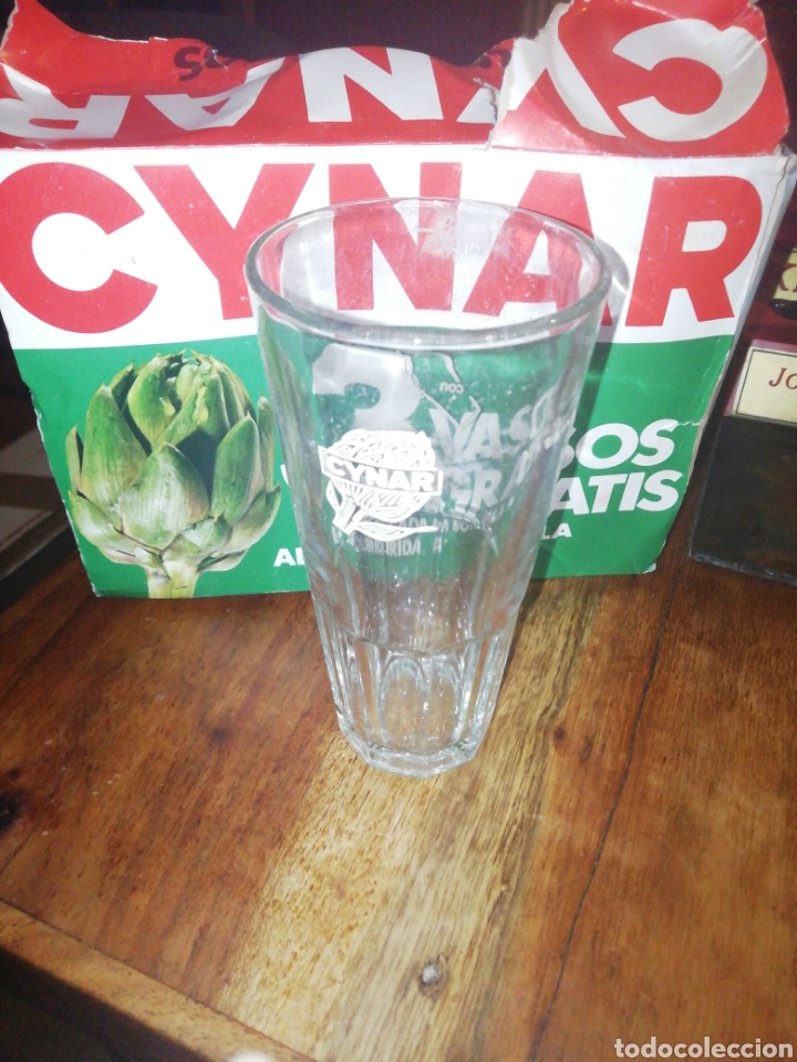 Coleccionismo: Caja con 3 vasos CYNAR - Foto 2
