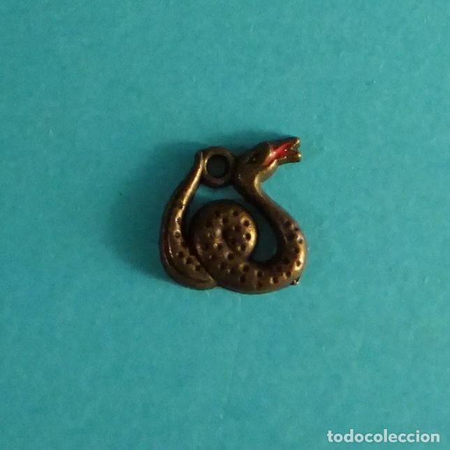 Coleccionismo: COLGANTE SERPIENTE. CHINOS. COLECCI&Oacute;N SIGNOS DEL HOR&Oacute;SCOPO