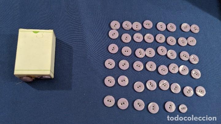 Collectionnisme: CAJITA CON 48 BOTONES FANTAS&Iacute;A LILA