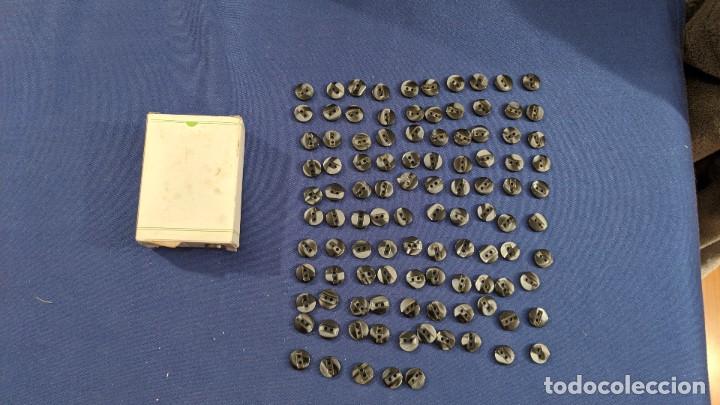 Colecionismo: CAJITA CON 106 BOTONES