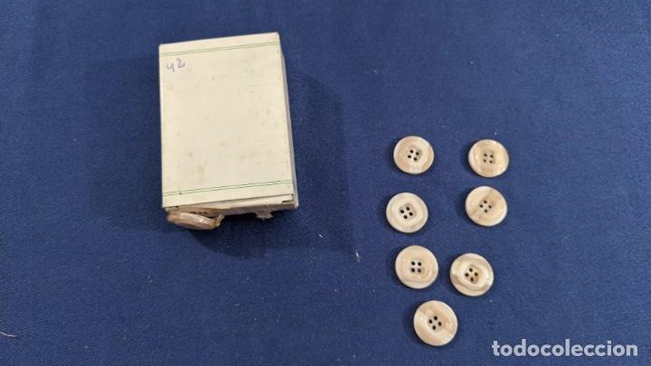 Collectionnisme: CAJITA CON 8 BOTONES
