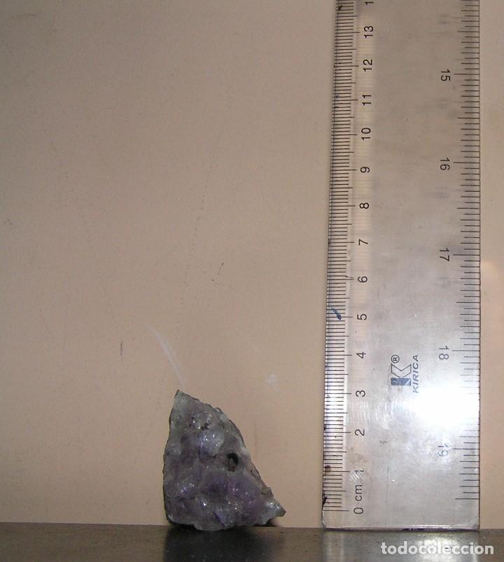 Collecting: Minerales m&aacute;gicos. Peque&ntilde;a roca de cristal de cuarzo. Misterio