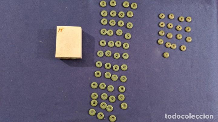 Collectionnisme: CAJITA CON 66 BOTONES