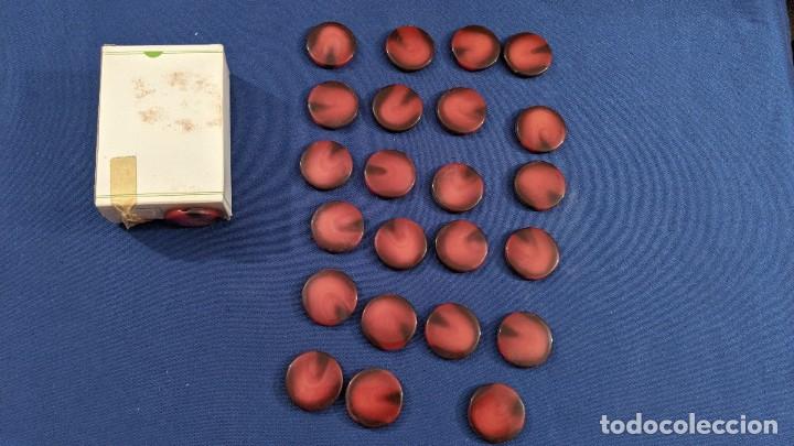 Collectionnisme: CAJITA CON 24 BOTONES CL&Aacute;SICOS