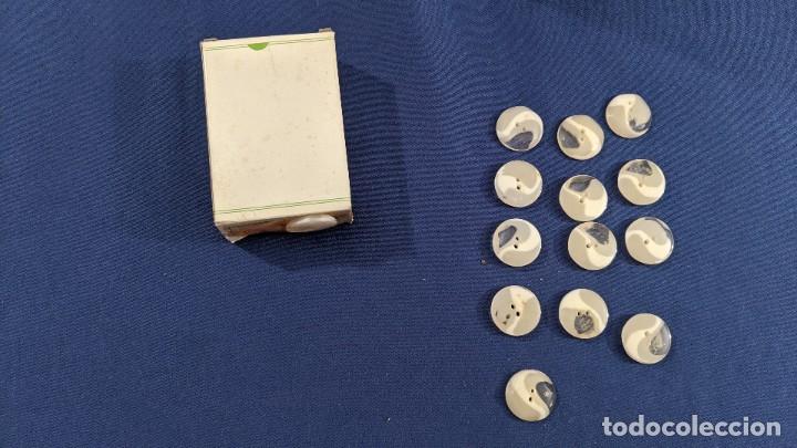 Colecionismo: CAJITA CON 14 BOTONES CL&Aacute;SICOS