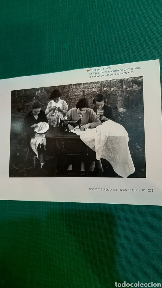 Collectionnisme: 1960 COSTURERAS GALICIA COSIENDO MAQUINA SINGER L&Aacute;MINA DE LIBRO