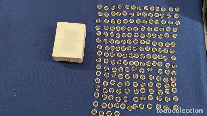 Colecionismo: CAJITA CON 200 BOTONES CL&Aacute;SICOS
