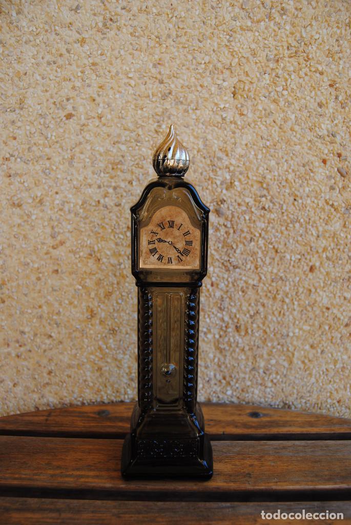Coleccionismo: FRASCO COLONIA FORMA RELOJ DE PARED DE AVON - Foto 1