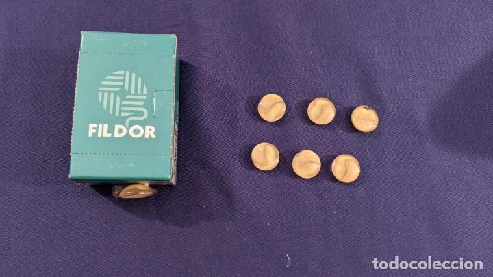 Colecionismo: CAJITA CON 7 BOTONES FANTAS&Iacute;A
