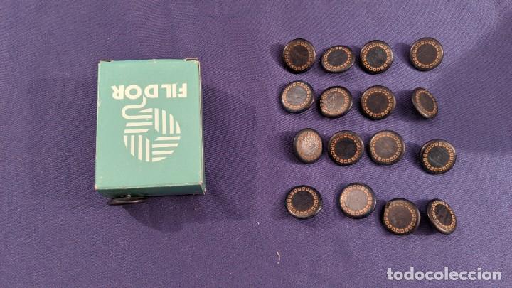 Collectionnisme: CAJITA CON 17 BOTONES FANTAS&Iacute;A