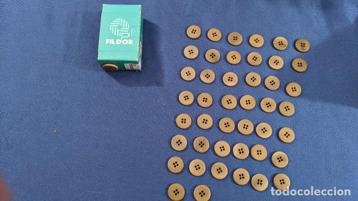 Collectionnisme: CAJITA CON 45 BOTONES CL&Aacute;SICOS