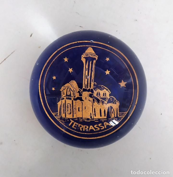 Coleccionismo: Bonito pisapapeles de Terrassa. COMPRE UNO Y REGALO OTRO SIMILAR.