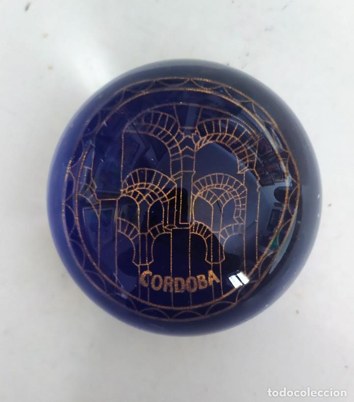 Coleccionismo: Bonito pisapapeles de Cordoba. COMPRE UNO Y REGALO OTRO SIMILAR.