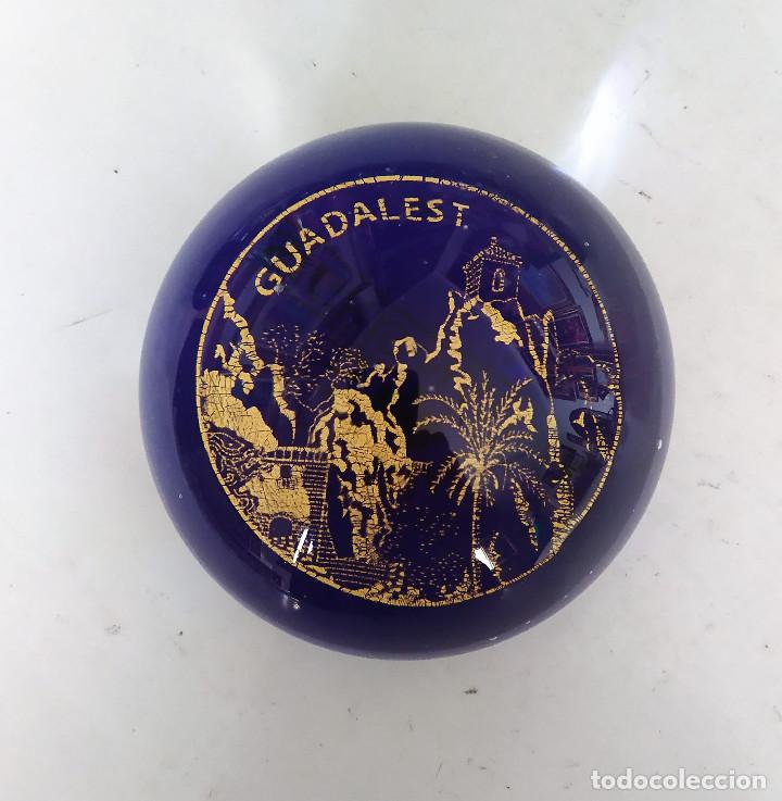 Coleccionismo: Bonito pisapapeles de Guadalest. COMPRE UNO Y REGALO OTRO SIMILAR.