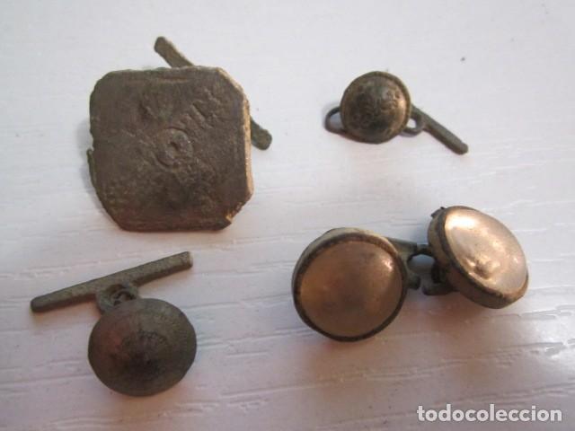 Coleccionismo: (1)LOTE DE GEMELOS MILITARES VARIOS