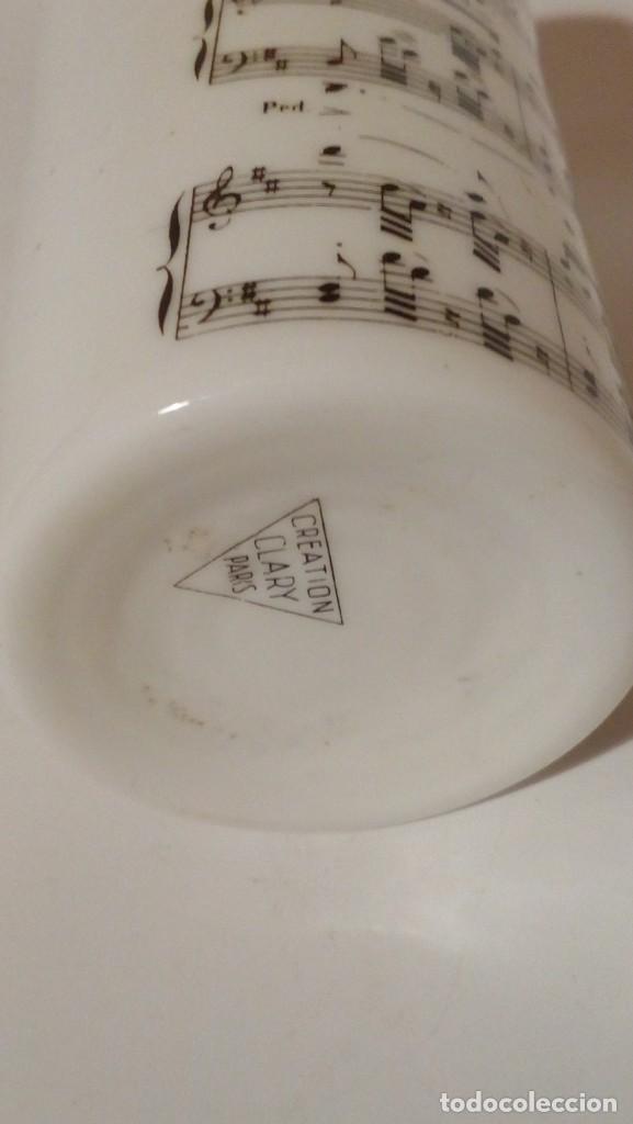 Coleccionismo: vaso de opalina blanca de Creaci&oacute;n Clary - Foto 3