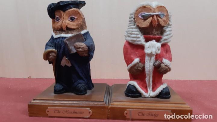 Coleccionismo: 2 PRECIOSAS FIGURAS DE RESINA BUHOS - UNIVERSITARIOS OBJETOS DE DECORACION