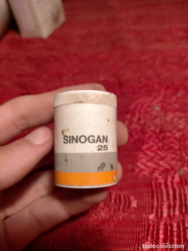 Coleccionismo: Antigua botella frasco de farmacia medicina Sinogan 25g. Ib&eacute;rica a&ntilde;os 60-70