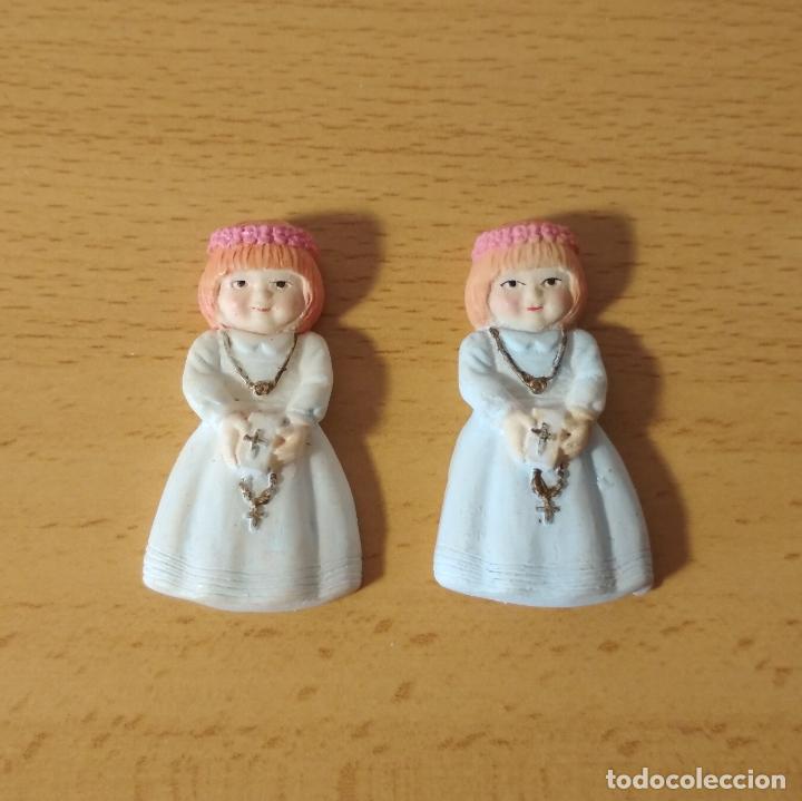 Coleccionismo: 2 figuritas ni&ntilde;a de comuni&oacute;n. Adorno recuerdo de comuni&oacute;n. 4cm.