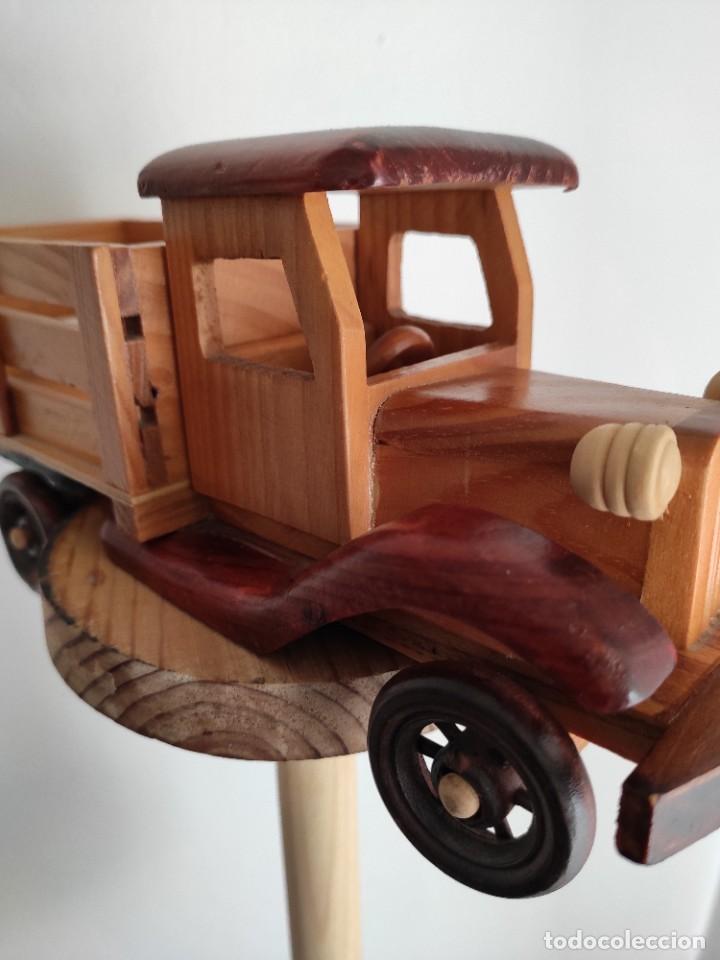 Coleccionismo: Cami&oacute;n artesanal en madera - Foto 2