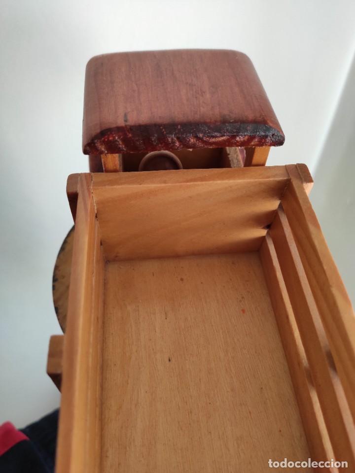 Coleccionismo: Cami&oacute;n artesanal en madera - Foto 5