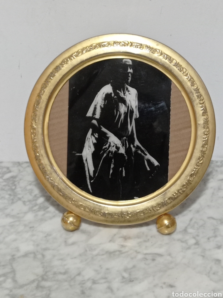 Coleccionismo: ANTIGUO MARCO EN LATON 30CM