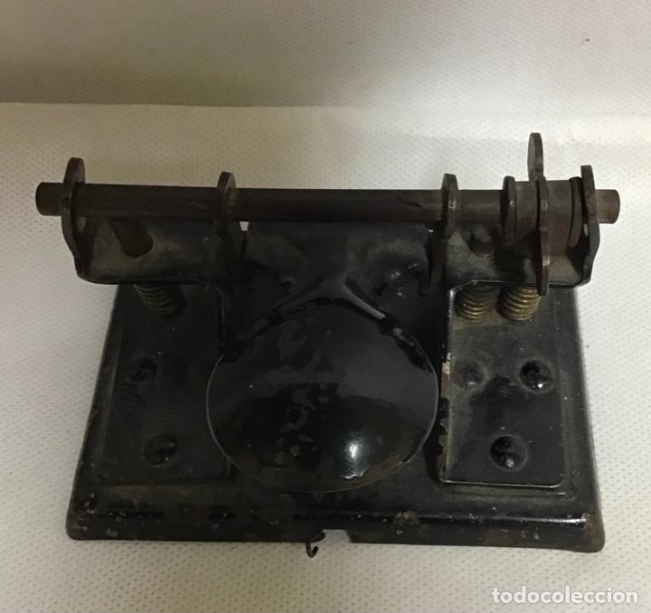 Coleccionismo: ANTIGUO TALADRO DE OFICINA - Foto 3