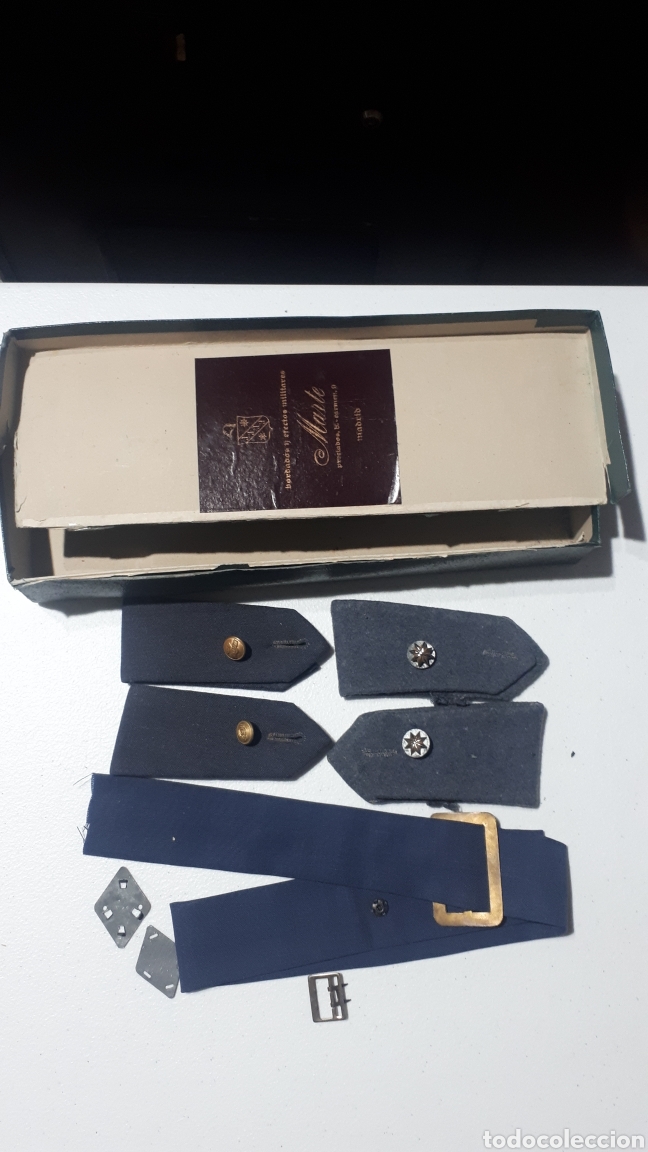 Coleccionismo: Complementos Antiguo uniforme Ejercito del Aire con caja original de la distribuidora