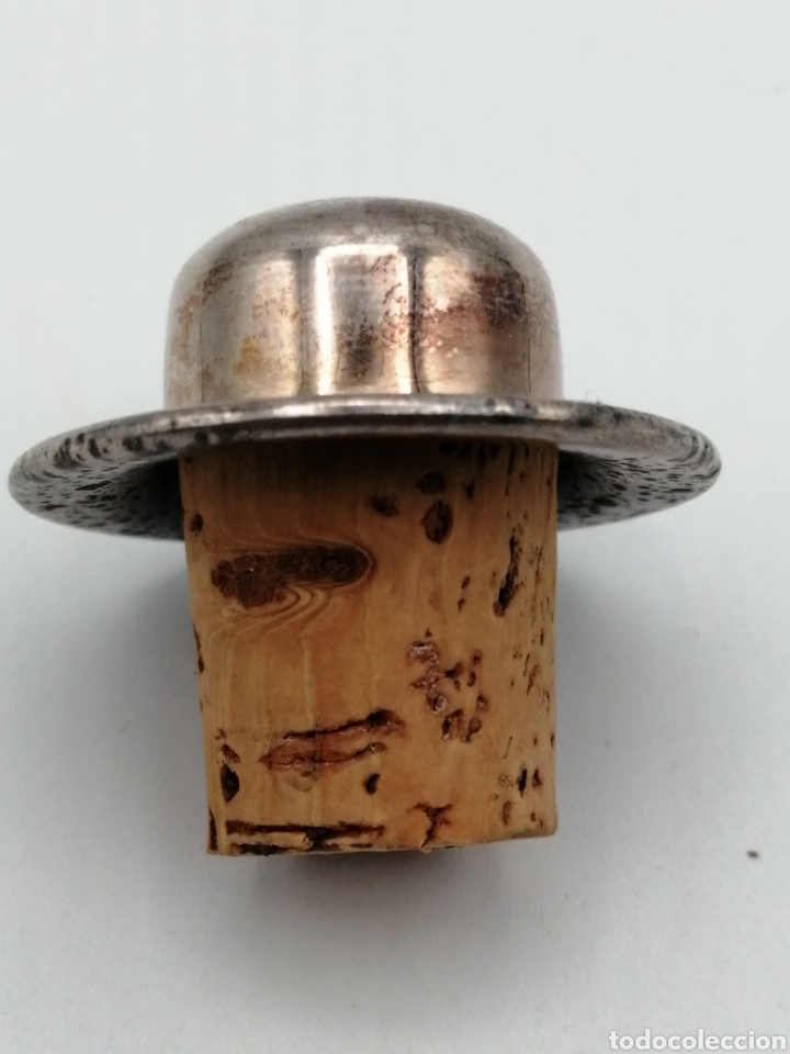 Coleccionismo: Tap&oacute;n botella. Sombrero metal plateado