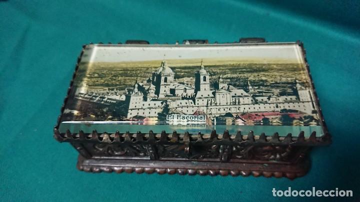 Coleccionismo: CAJA BA&Uacute;L COFRE JOYERO MET&Aacute;LICO SOUVENIR EL ESCORIAL - MADRID