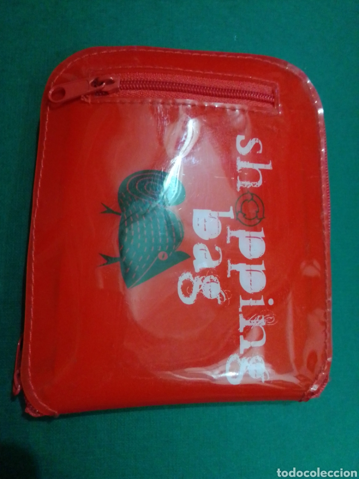 Coleccionismo: Cartera monedero plastificado con bolsa para la compra en su interior shopping bag