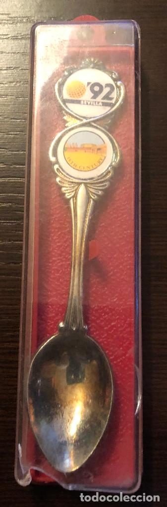 Coleccionismo: Cucharilla de colecci&oacute;n. Pabell&oacute;n del Siglo XV, Expo'92 de Sevilla, Andaluc&iacute;a. En su caja original.